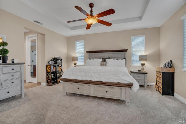 1007 Canterbury Ct, Vacaville, CA 95687