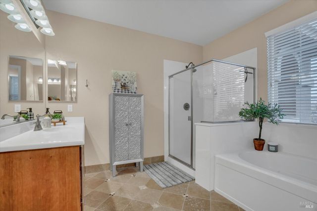 1007 Canterbury Ct, Vacaville, CA 95687