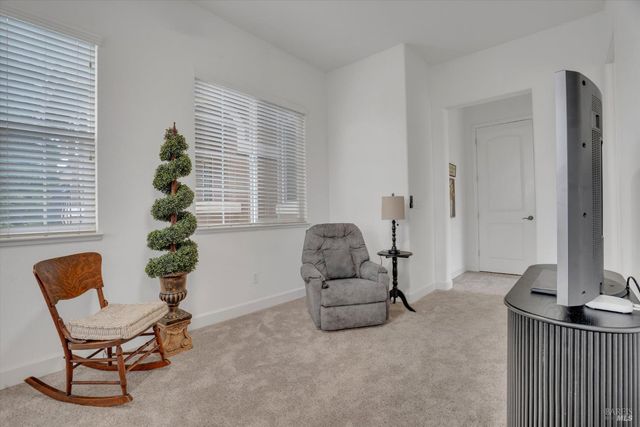 1007 Canterbury Ct, Vacaville, CA 95687