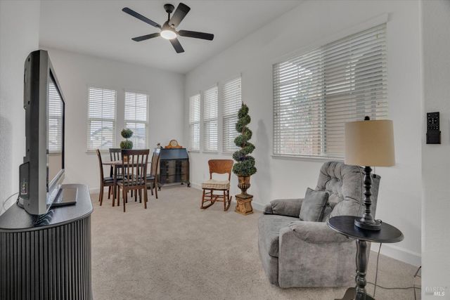 1007 Canterbury Ct, Vacaville, CA 95687