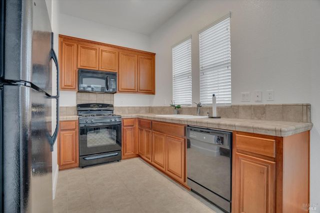 1007 Canterbury Ct, Vacaville, CA 95687