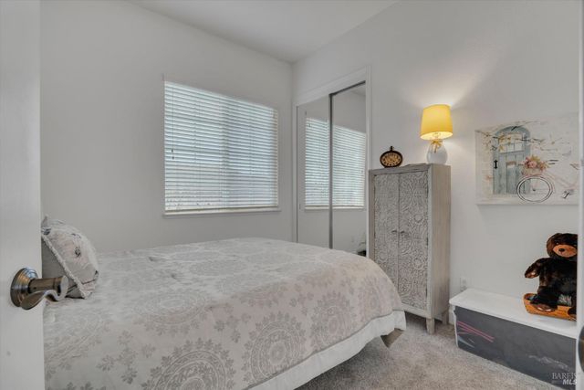 1007 Canterbury Ct, Vacaville, CA 95687