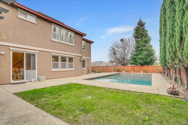 1007 Canterbury Ct, Vacaville, CA 95687