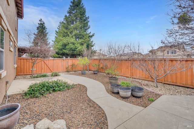 1007 Canterbury Ct, Vacaville, CA 95687