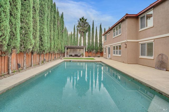 1007 Canterbury Ct, Vacaville, CA 95687