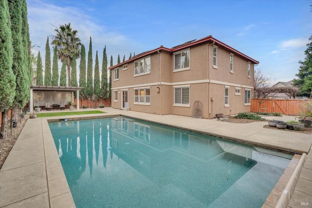 1007 Canterbury Ct, Vacaville, CA 95687