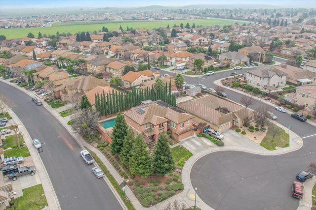 1007 Canterbury Ct, Vacaville, CA 95687