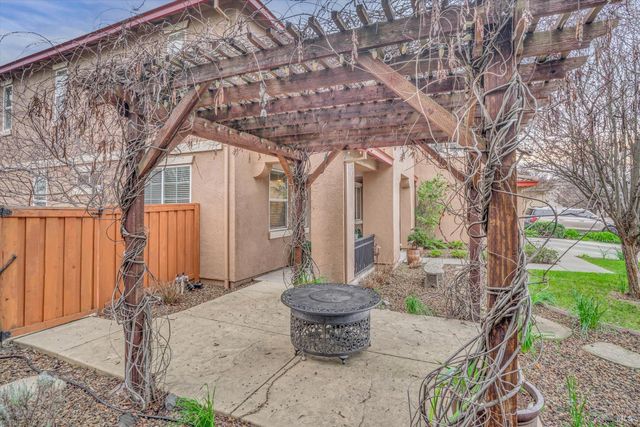 1007 Canterbury Ct, Vacaville, CA 95687