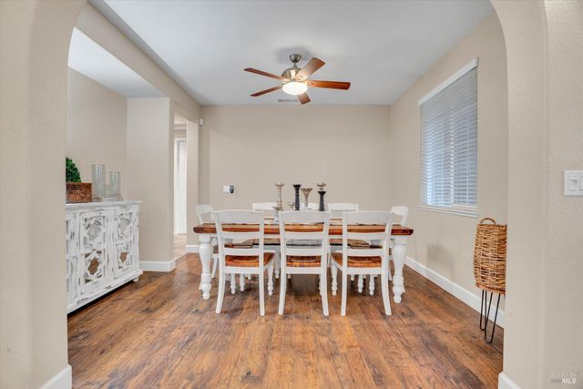 1007 Canterbury Ct, Vacaville, CA 95687