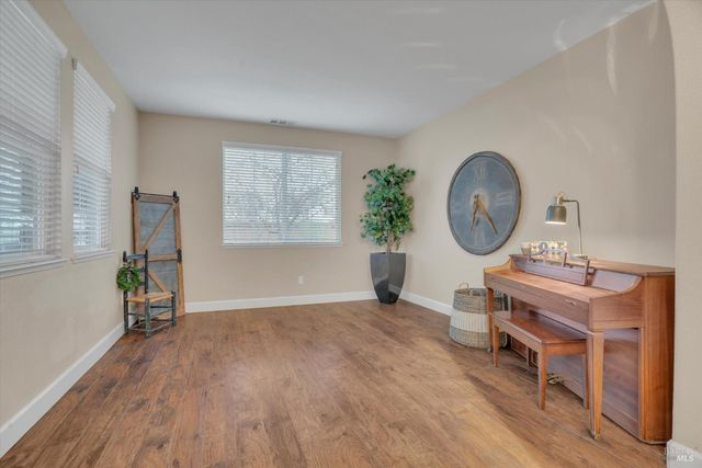 1007 Canterbury Ct, Vacaville, CA 95687