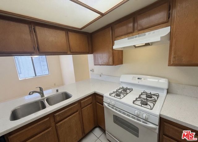 13406 Moorpark Street 102, Los Angeles, CA 91423