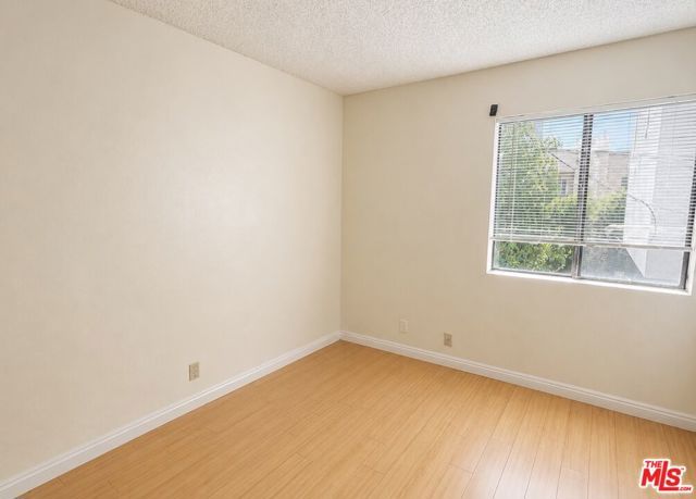 13406 Moorpark Street 102, Los Angeles, CA 91423