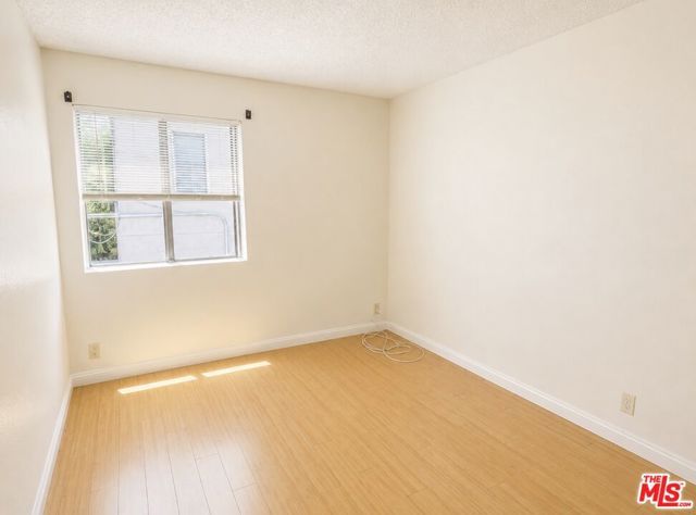 13406 Moorpark Street 102, Los Angeles, CA 91423