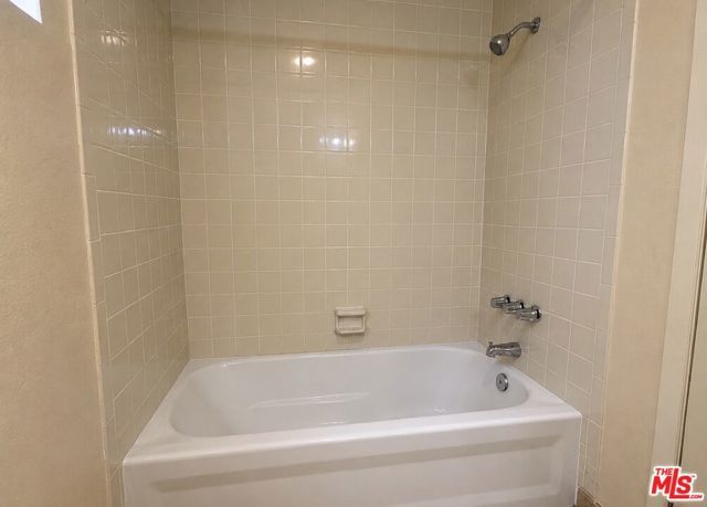 13406 Moorpark Street 102, Los Angeles, CA 91423