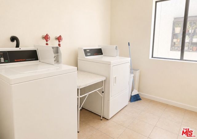 13406 Moorpark Street 102, Los Angeles, CA 91423