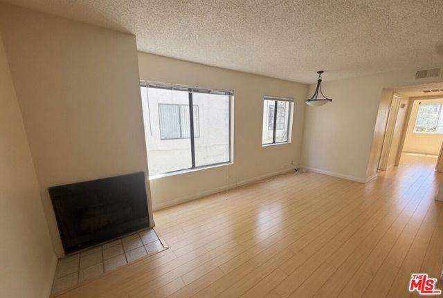 13406 Moorpark Street 102, Los Angeles, CA 91423