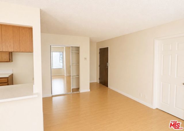 13406 Moorpark Street 102, Los Angeles, CA 91423