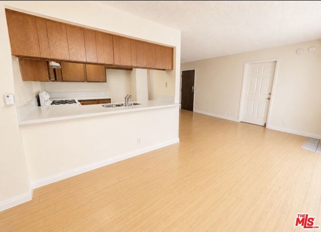 13406 Moorpark Street 102, Los Angeles, CA 91423