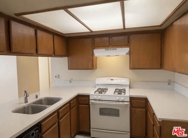 13406 Moorpark Street 102, Los Angeles, CA 91423