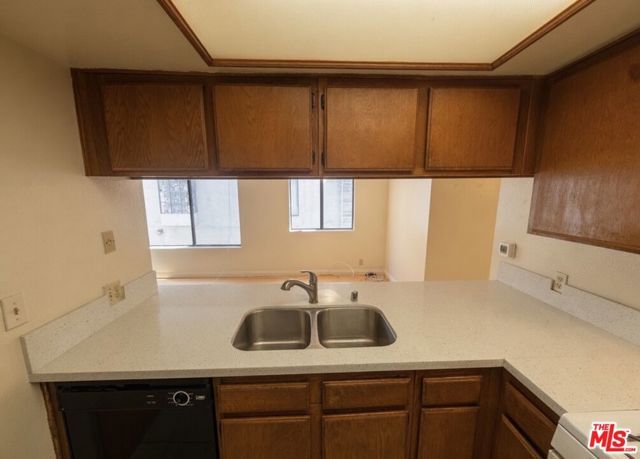 13406 Moorpark Street 102, Los Angeles, CA 91423