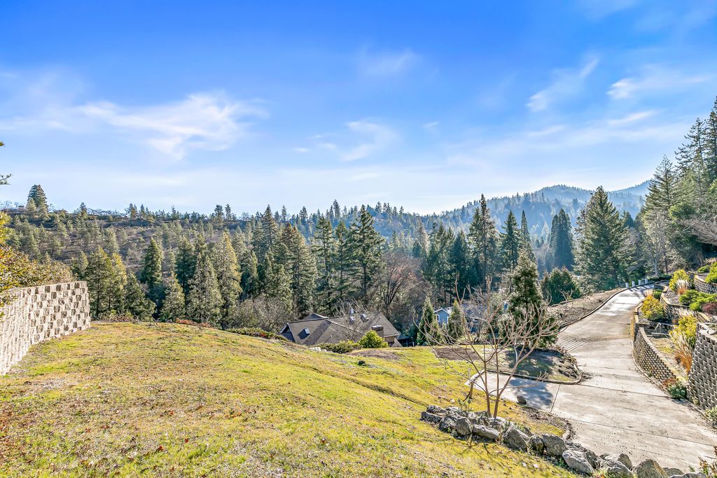 251 Granite Street, Ashland, OR 97520