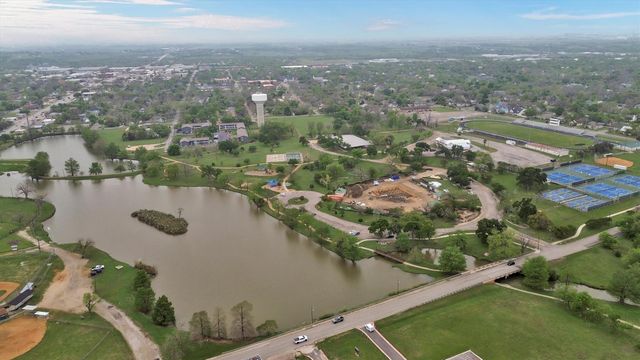 1701 Davis ST, Taylor, TX 76574