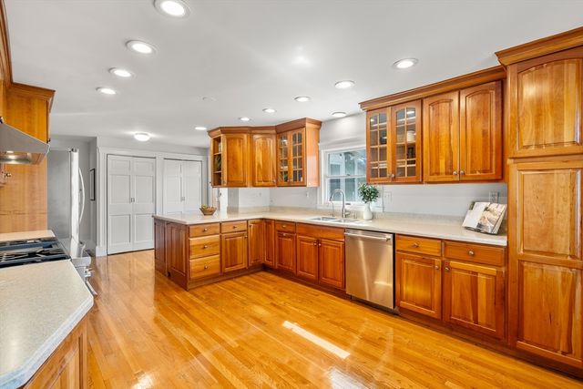 285 Fairmount Ave, Boston, MA 02136