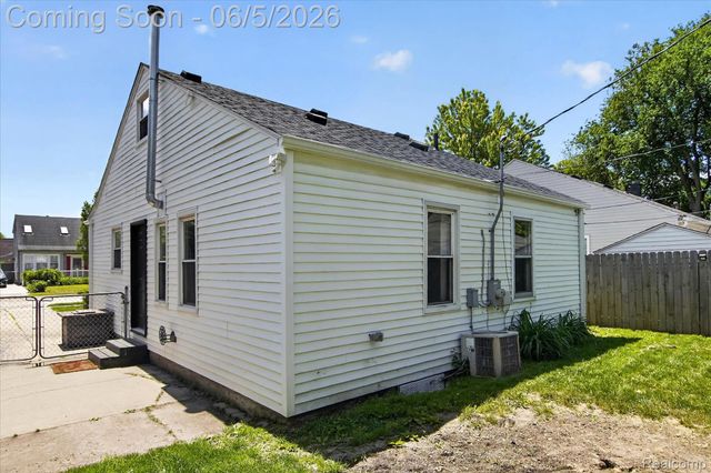 2217 Guthrie Avenue, Royal Oak, MI 48067