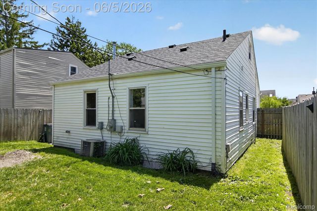 2217 Guthrie Avenue, Royal Oak, MI 48067