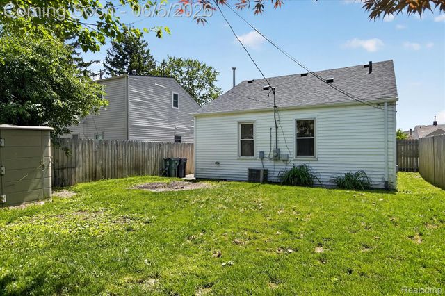 2217 Guthrie Avenue, Royal Oak, MI 48067