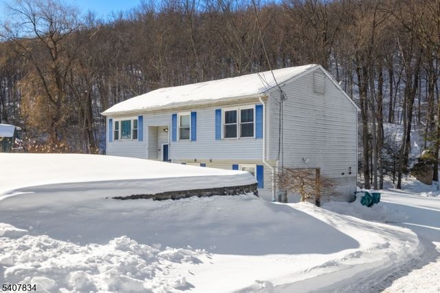 31 Meadow Ln, Vernon Twp., NJ 07462