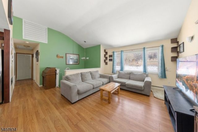 31 Meadow Ln, Vernon Twp., NJ 07462