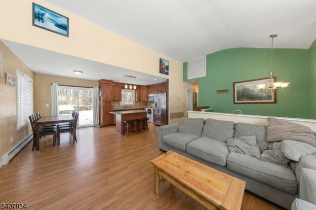 31 Meadow Ln, Vernon Twp., NJ 07462