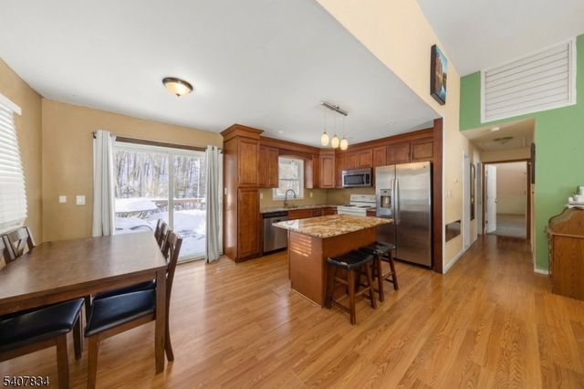 31 Meadow Ln, Vernon Twp., NJ 07462