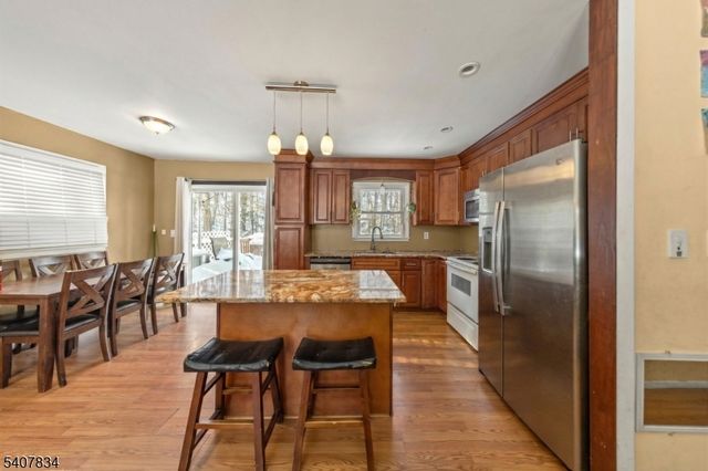 31 Meadow Ln, Vernon Twp., NJ 07462