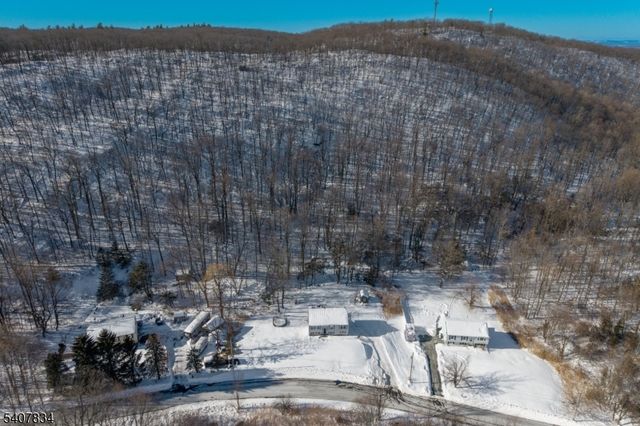 31 Meadow Ln, Vernon Twp., NJ 07462