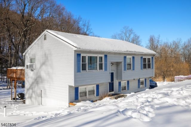 31 Meadow Ln, Vernon Twp., NJ 07462