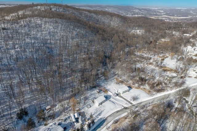 31 Meadow Ln, Vernon Twp., NJ 07462