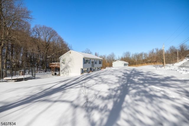 31 Meadow Ln, Vernon Twp., NJ 07462