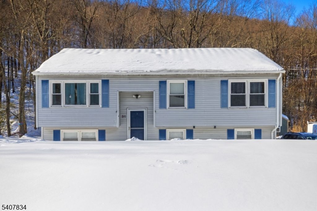31 Meadow Ln, Vernon Twp., NJ 07462