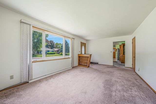 3332 W 1ST AVENUE, Appleton, WI 54914