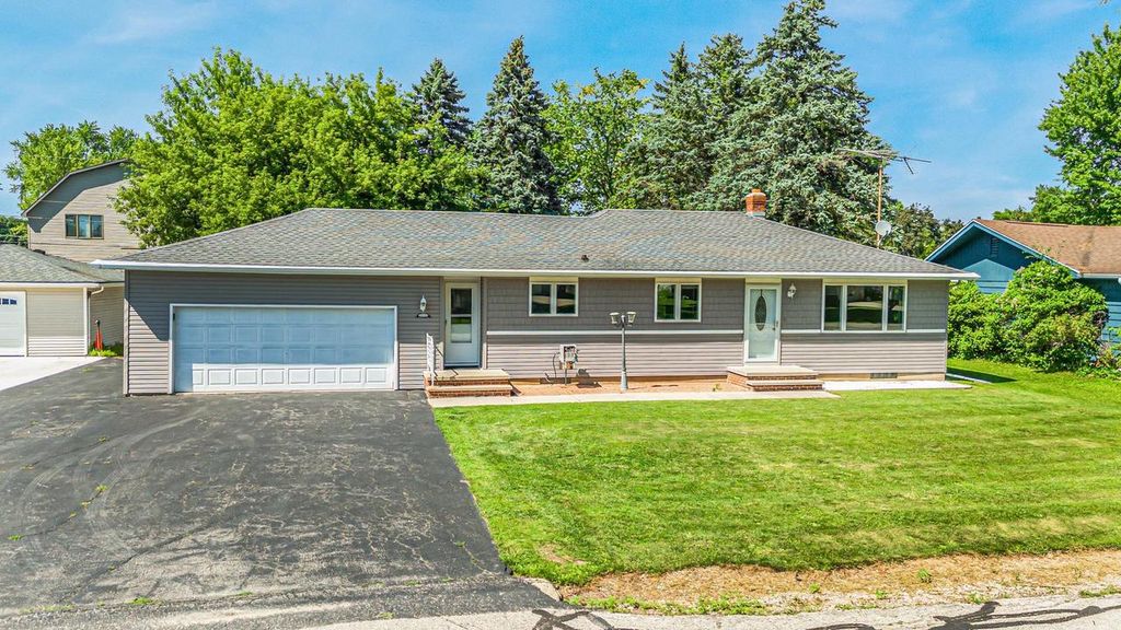 3332 W 1ST AVENUE, Appleton, WI 54914