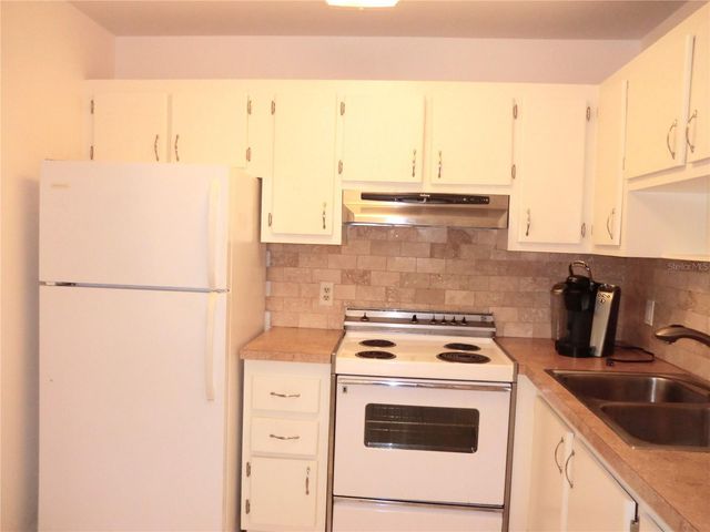 201 KINGS BOULEVARD 15, Sun City Center, FL 33573