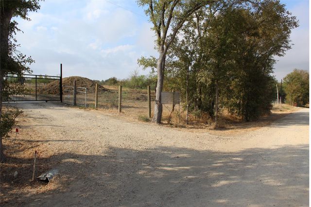 1567 Boggy Creek RD, Lockhart, TX 78644