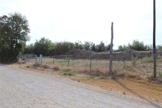 1567 Boggy Creek RD, Lockhart, TX 78644