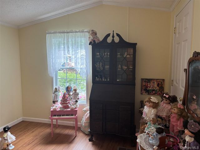 1661 Old Country Road 125, Riverhead, NY 11901