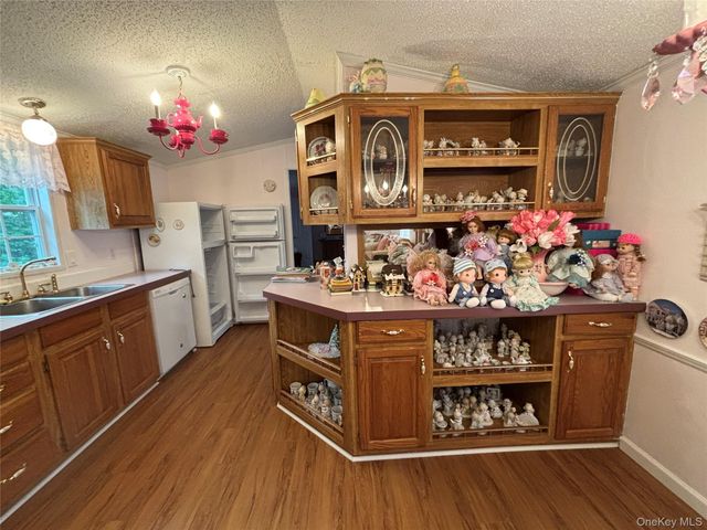 1661 Old Country Road 125, Riverhead, NY 11901