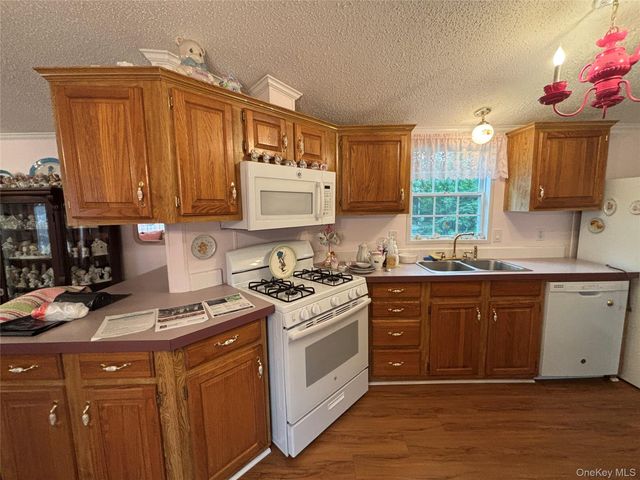 1661 Old Country Road 125, Riverhead, NY 11901
