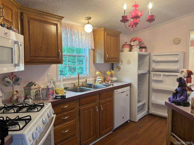 1661 Old Country Road 125, Riverhead, NY 11901