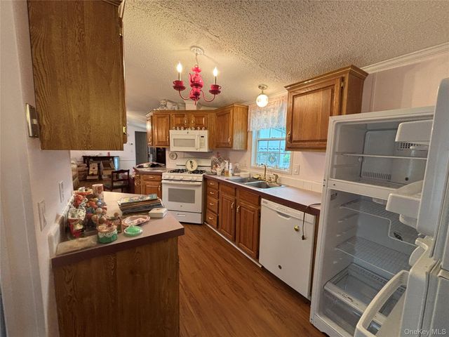1661 Old Country Road 125, Riverhead, NY 11901